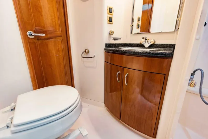 Slide: The Image of 2004 Carver 56 Voyager Sonshine - 5517875