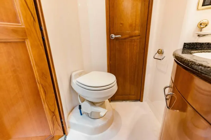 Slide: The Image of 2004 Carver 56 Voyager Sonshine - 5517883