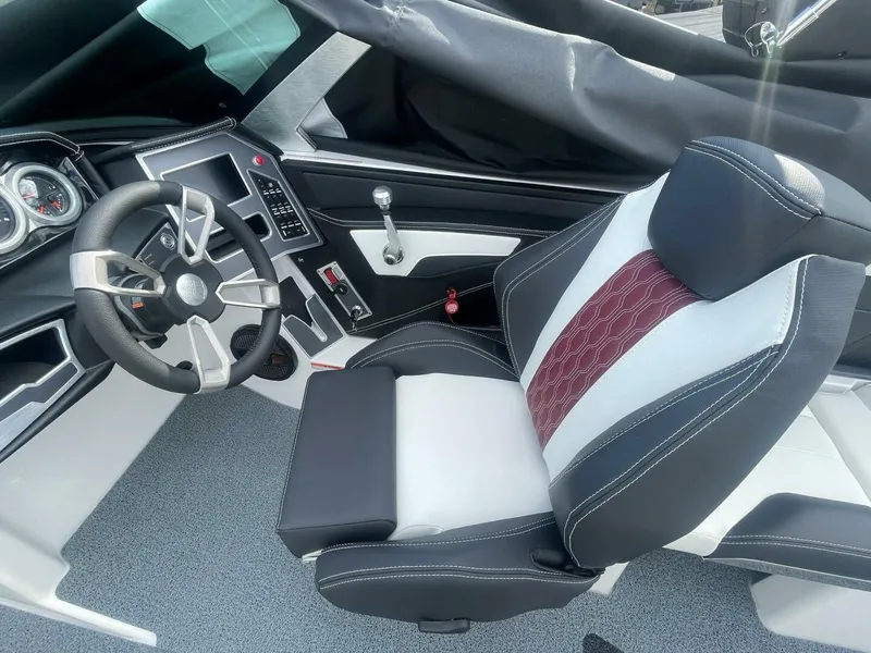 Slide: The Image of Mastercraft XT24 2024 - 5524377