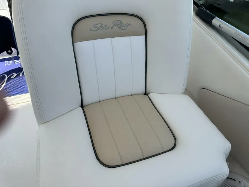 Slide: The Image of Sea Ray 37 2009 - 5518879