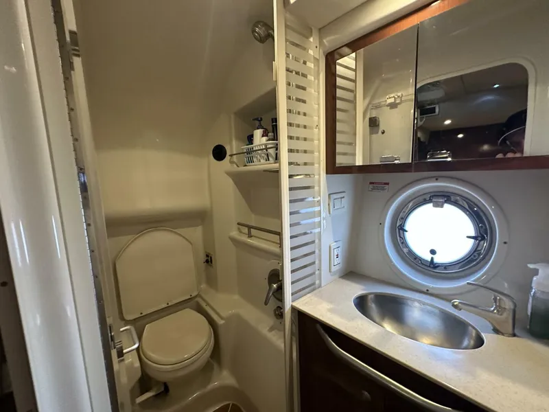 Slide: The Image of Sea Ray 37 2009 - 5518941