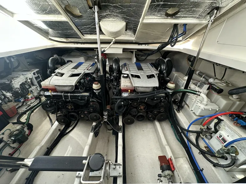 Slide: The Image of Sea Ray 37 2009 - 5518944