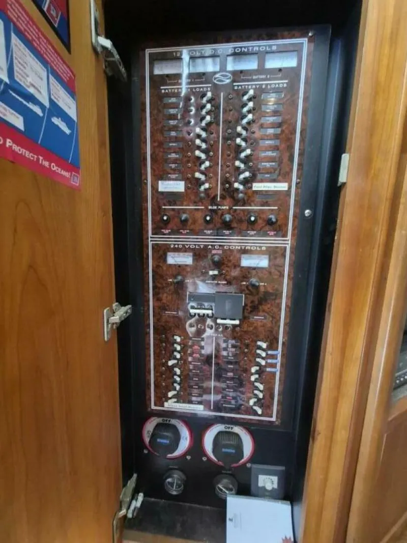 Slide: The Image of Silverton 38 Convertible 2002 - 5518345