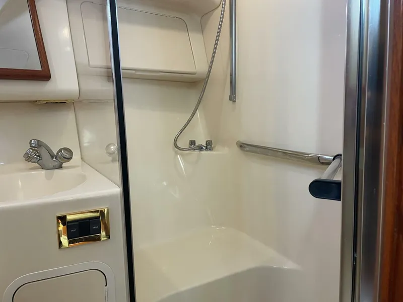 Slide: The Image of Sea Ray 400 Sedan Bridge 2000 - 5672545