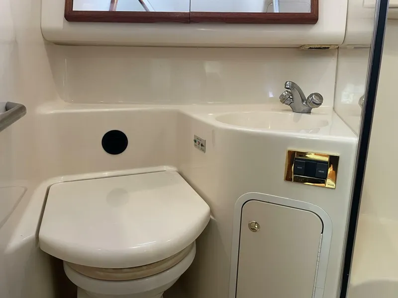 Slide: The Image of Sea Ray 400 Sedan Bridge 2000 - 5672546