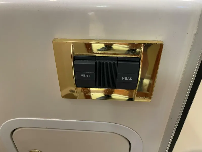 Slide: The Image of Sea Ray 400 Sedan Bridge 2000 - 5672547