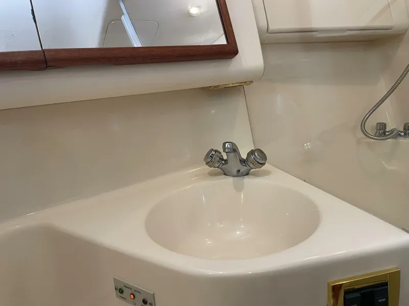 Slide: The Image of Sea Ray 400 Sedan Bridge 2000 - 5672548