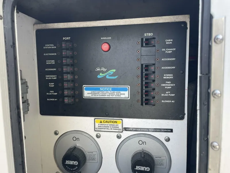 Slide: The Image of Sea Ray 400 Sedan Bridge 2000 - 5672576