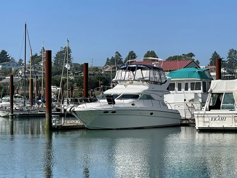 Slide: The Image of Sea Ray 400 Sedan Bridge 2000 - 5672441