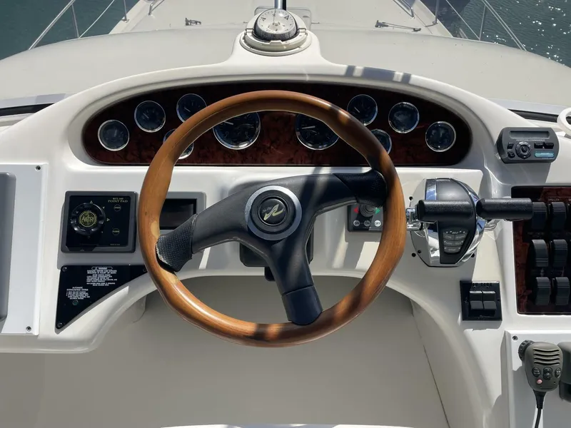 Slide: The Image of Sea Ray 400 Sedan Bridge 2000 - 5672462