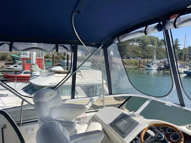 Slide: The Image of Sea Ray 400 Sedan Bridge 2000 - 5672469