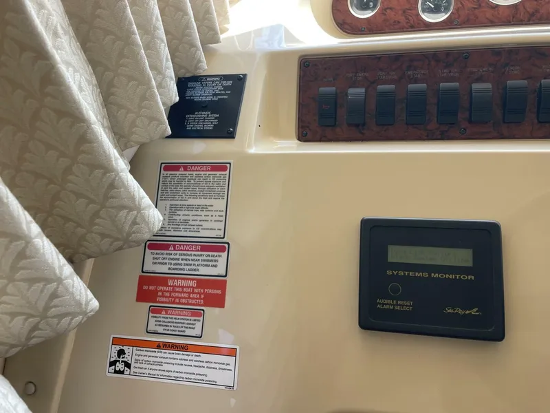 Slide: The Image of Sea Ray 400 Sedan Bridge 2000 - 5672495