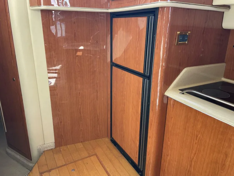 Slide: The Image of Sea Ray 400 Sedan Bridge 2000 - 5672511