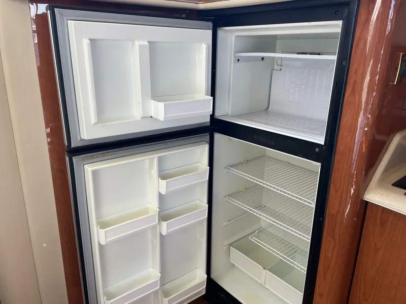 Slide: The Image of Sea Ray 400 Sedan Bridge 2000 - 5672512