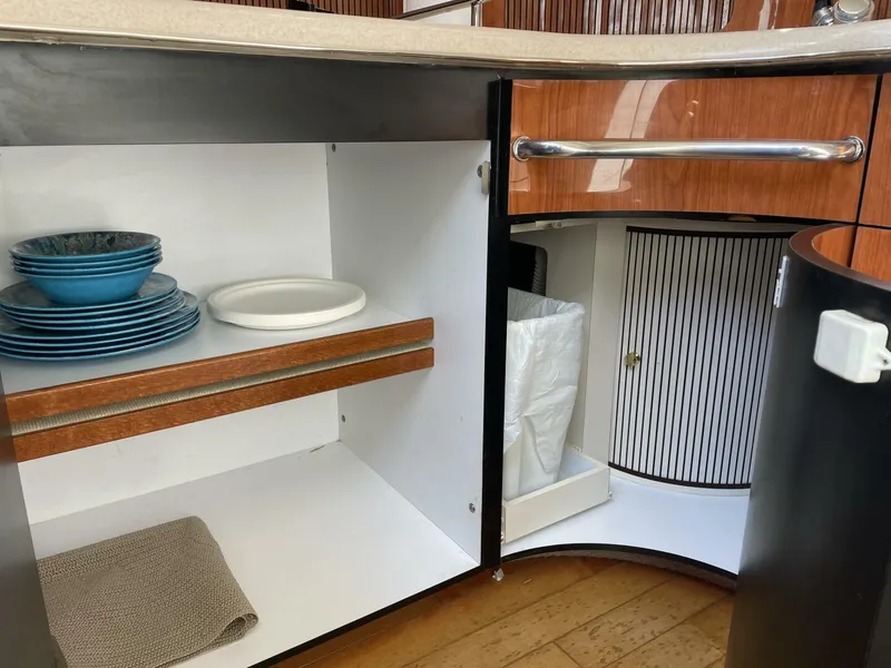 Slide: The Image of Sea Ray 400 Sedan Bridge 2000 - 5672517