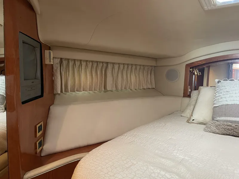 Slide: The Image of Sea Ray 400 Sedan Bridge 2000 - 5672524