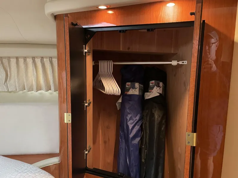 Slide: The Image of Sea Ray 400 Sedan Bridge 2000 - 5672530