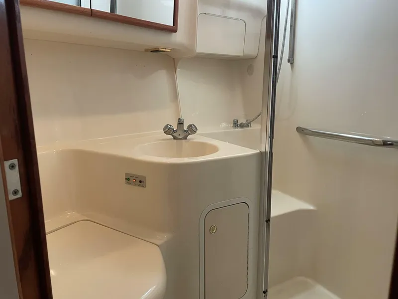 Slide: The Image of Sea Ray 400 Sedan Bridge 2000 - 5672534