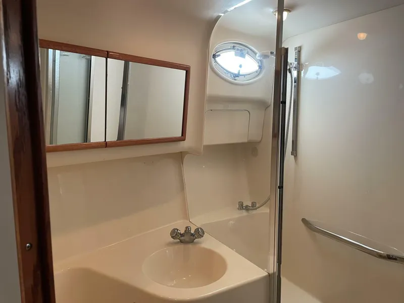 Slide: The Image of Sea Ray 400 Sedan Bridge 2000 - 5672535