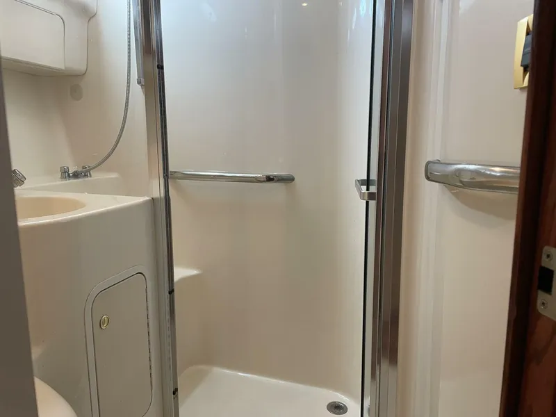 Slide: The Image of Sea Ray 400 Sedan Bridge 2000 - 5672536