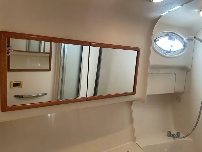 Slide: The Image of Sea Ray 400 Sedan Bridge 2000 - 5672537