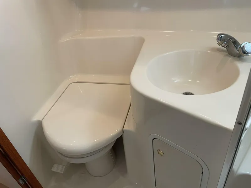 Slide: The Image of Sea Ray 400 Sedan Bridge 2000 - 5672539