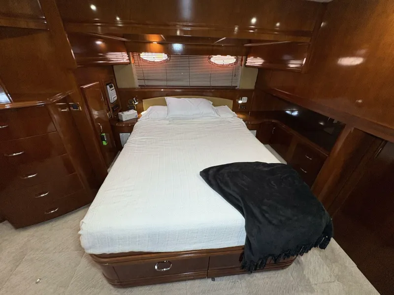 Slide: The Image of 2004 Carver 56 Voyager - 5519019