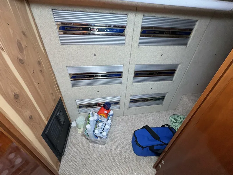 Slide: The Image of 2004 Carver 56 Voyager - 5519021