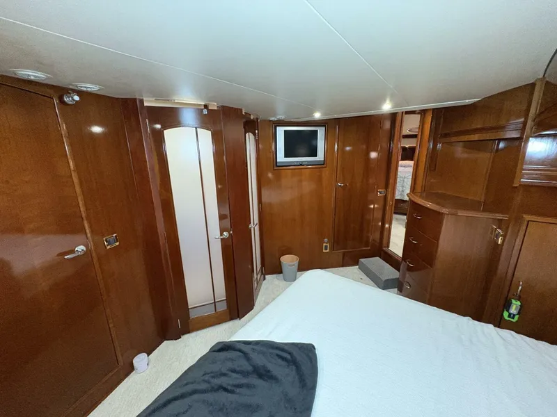 Slide: The Image of 2004 Carver 56 Voyager - 5519022