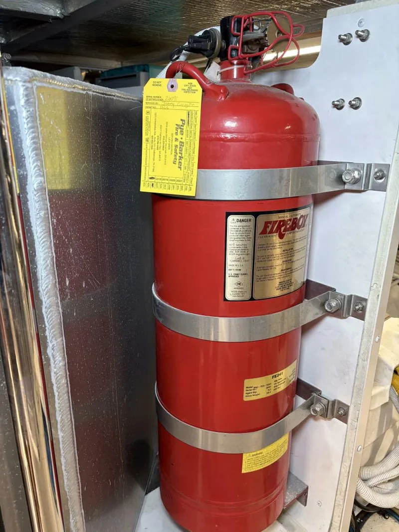 Slide: The Image of 2004 Carver 56 Voyager - 5519049