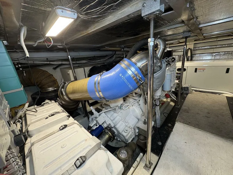 Slide: The Image of 2004 Carver 56 Voyager - 5519051