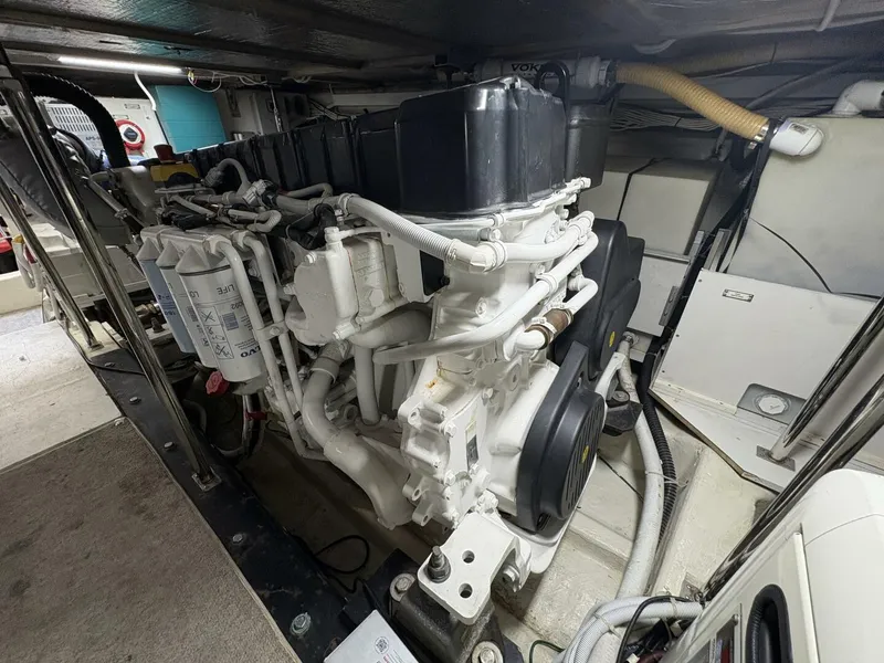 Slide: The Image of 2004 Carver 56 Voyager - 5519070