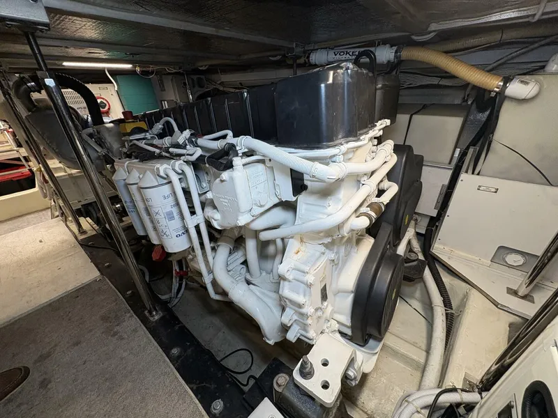 Slide: The Image of 2004 Carver 56 Voyager - 5519073