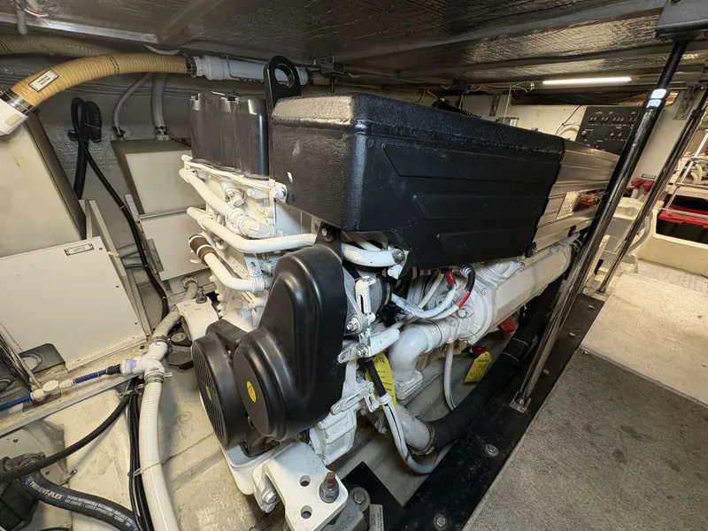 Slide: The Image of 2004 Carver 56 Voyager - 5519079