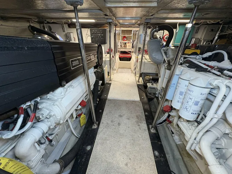 Slide: The Image of 2004 Carver 56 Voyager - 5519081