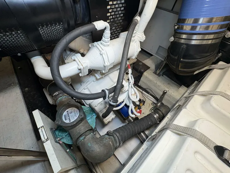 Slide: The Image of 2004 Carver 56 Voyager - 5519088