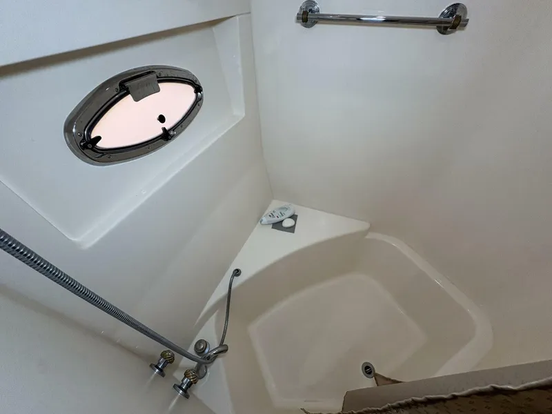 Slide: The Image of 2004 Carver 56 Voyager - 5519016