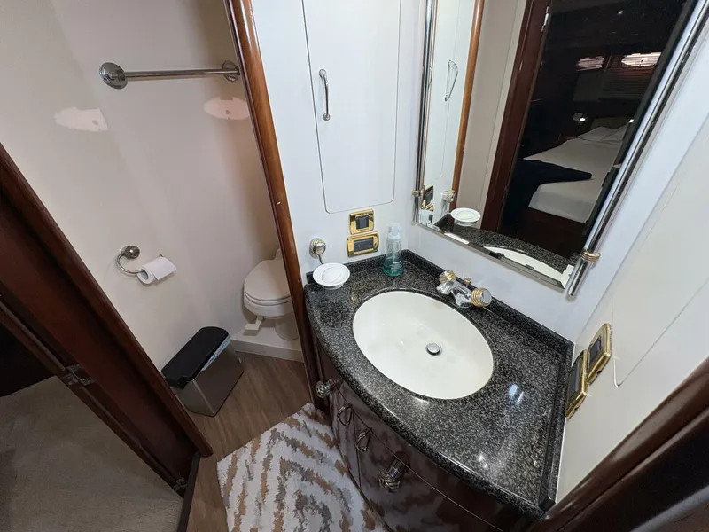 Slide: The Image of 2004 Carver 56 Voyager - 5519017