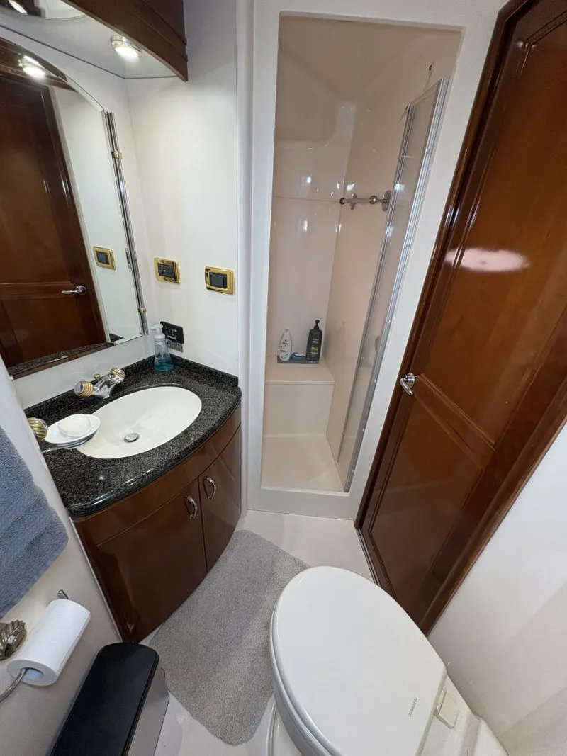 Slide: The Image of 2004 Carver 56 Voyager - 5519029