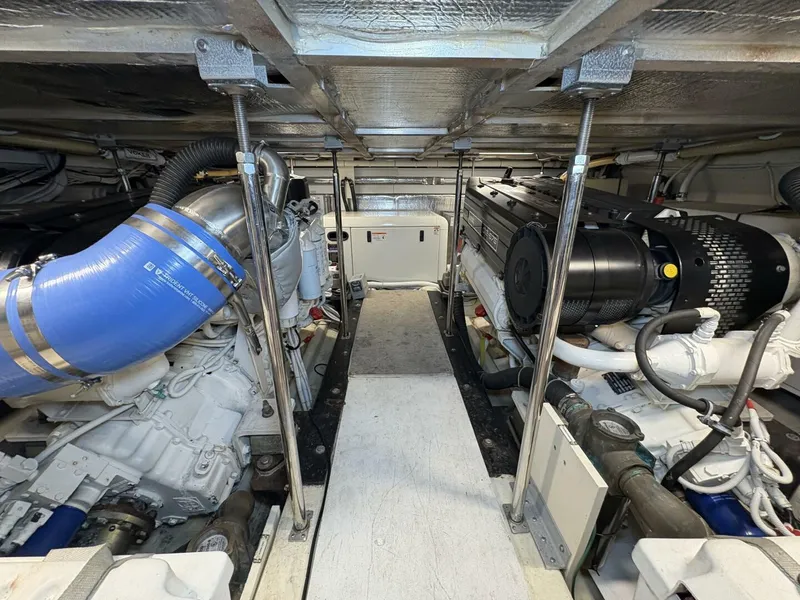 Slide: The Image of 2004 Carver 56 Voyager - 5519054