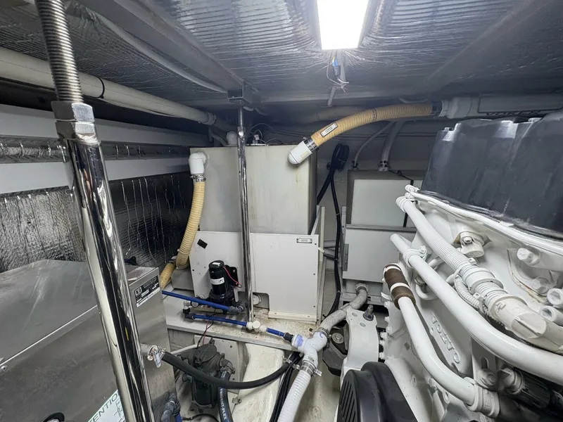 Slide: The Image of 2004 Carver 56 Voyager - 5519062