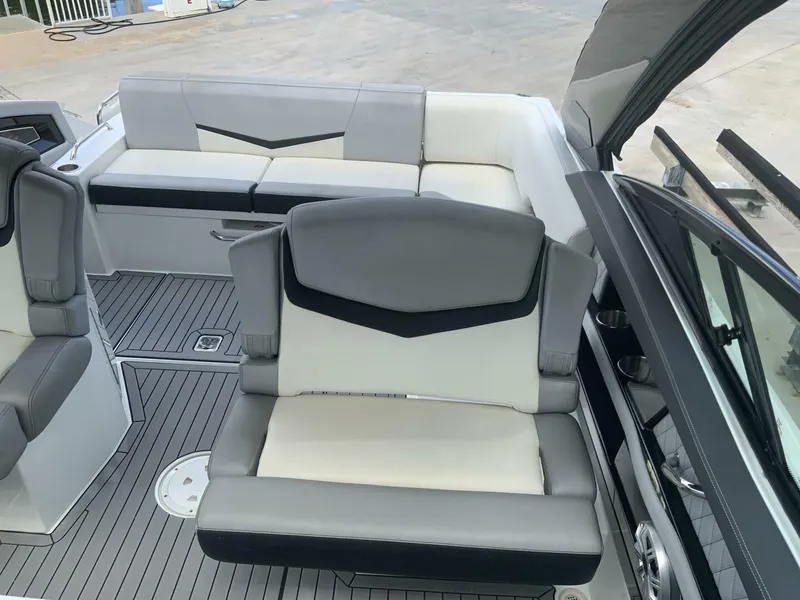 Slide: The Image of Cruisers 328 BR 2015 - 5643009