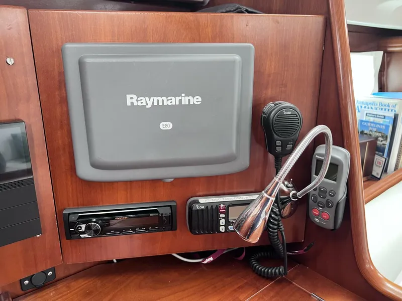 Slide: The Image of 2006 Beneteau 423 - 5521496