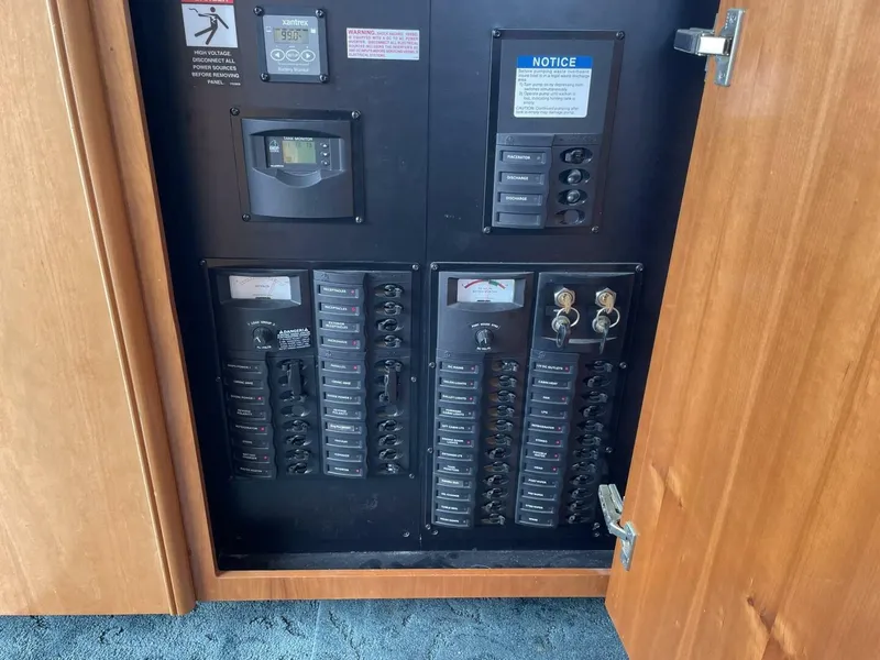 Slide: The Image of Meridian 341 Sedan 2004 - 5522083