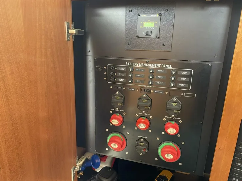 Slide: The Image of Meridian 341 Sedan 2004 - 5522084