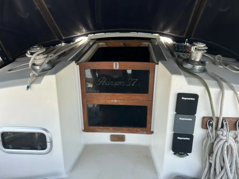 Slide: The Image of Used Sail Monohull for sale 1989 Pearson 37 - KILTY II - 5522272