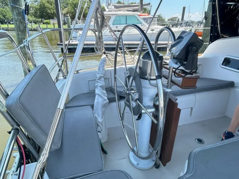 Slide: The Image of Used Sail Monohull for sale 1989 Pearson 37 - KILTY II - 5522270