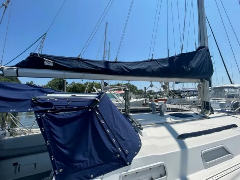 Slide: The Image of Used Sail Monohull for sale 1989 Pearson 37 - KILTY II - 5522277