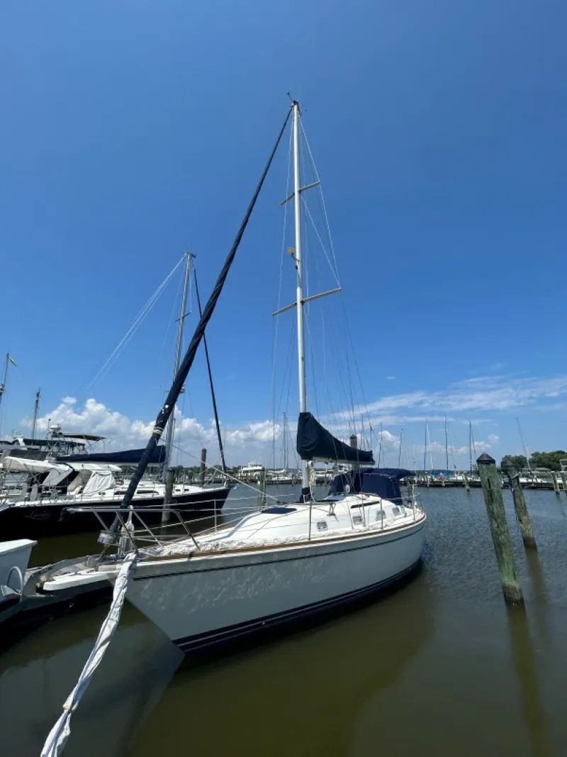 Slide: The Image of Used Sail Monohull for sale 1989 Pearson 37 - KILTY II - 5522279