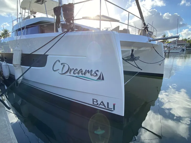 Slide: The Image of Bali 4.6 2022 - 5523583